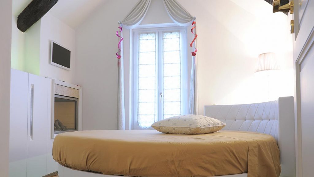 Suite romantica con letto rotondo