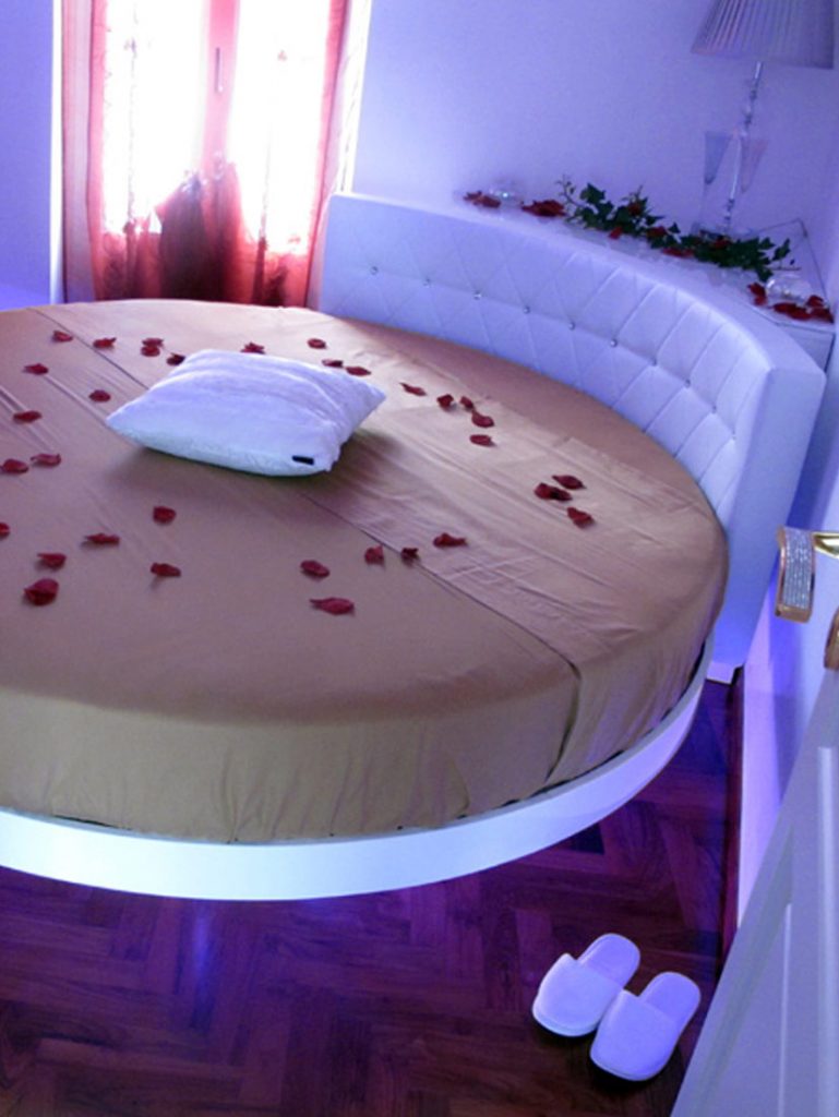 Letto rotondo romantico in suite san martino