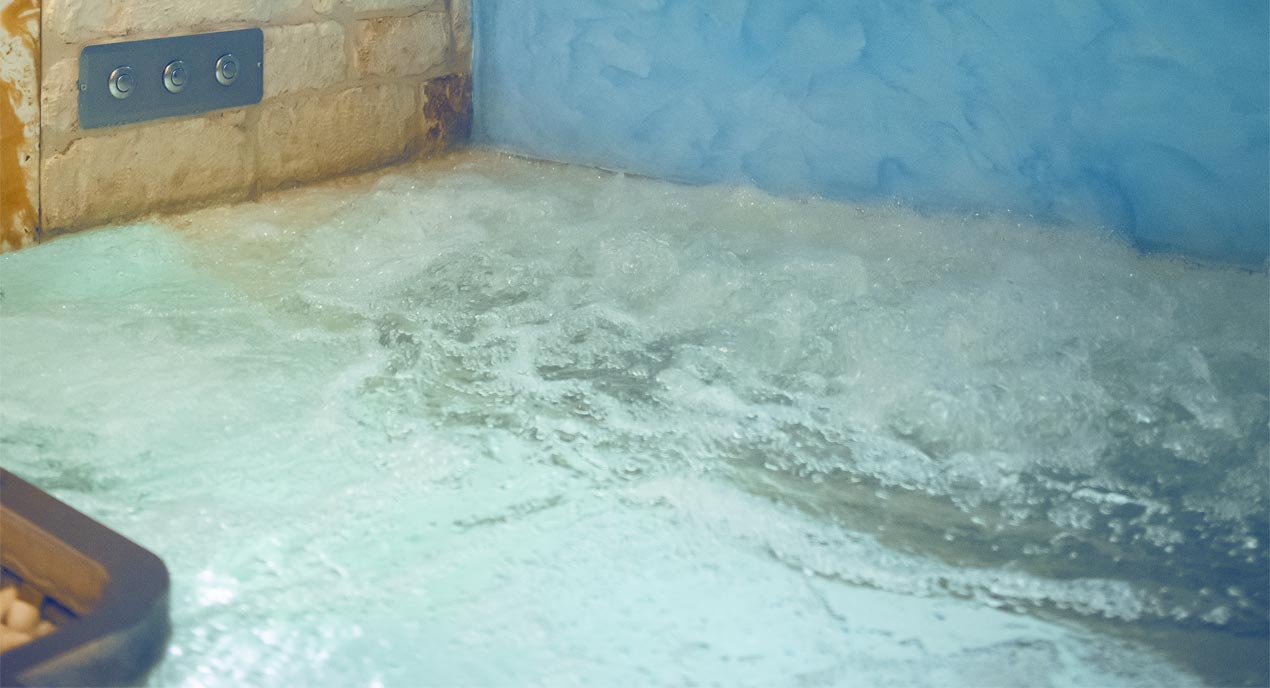 Piscina con idromassaggio in Suite San Martino