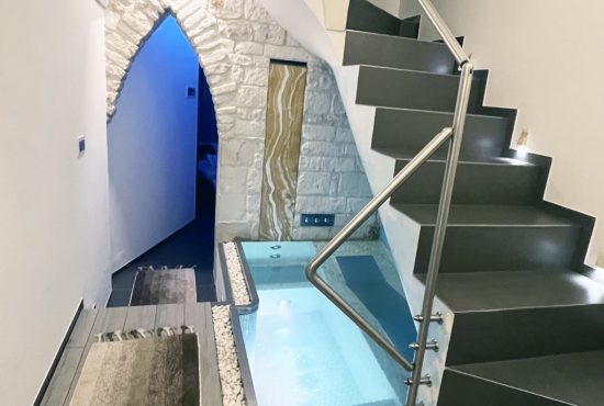 Suite con piscina e spa interna a Martina Franca