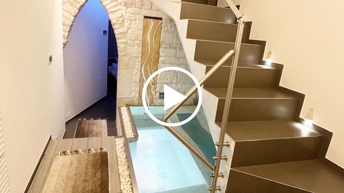 Piscina privata con idromassaggio in Suite San Martino